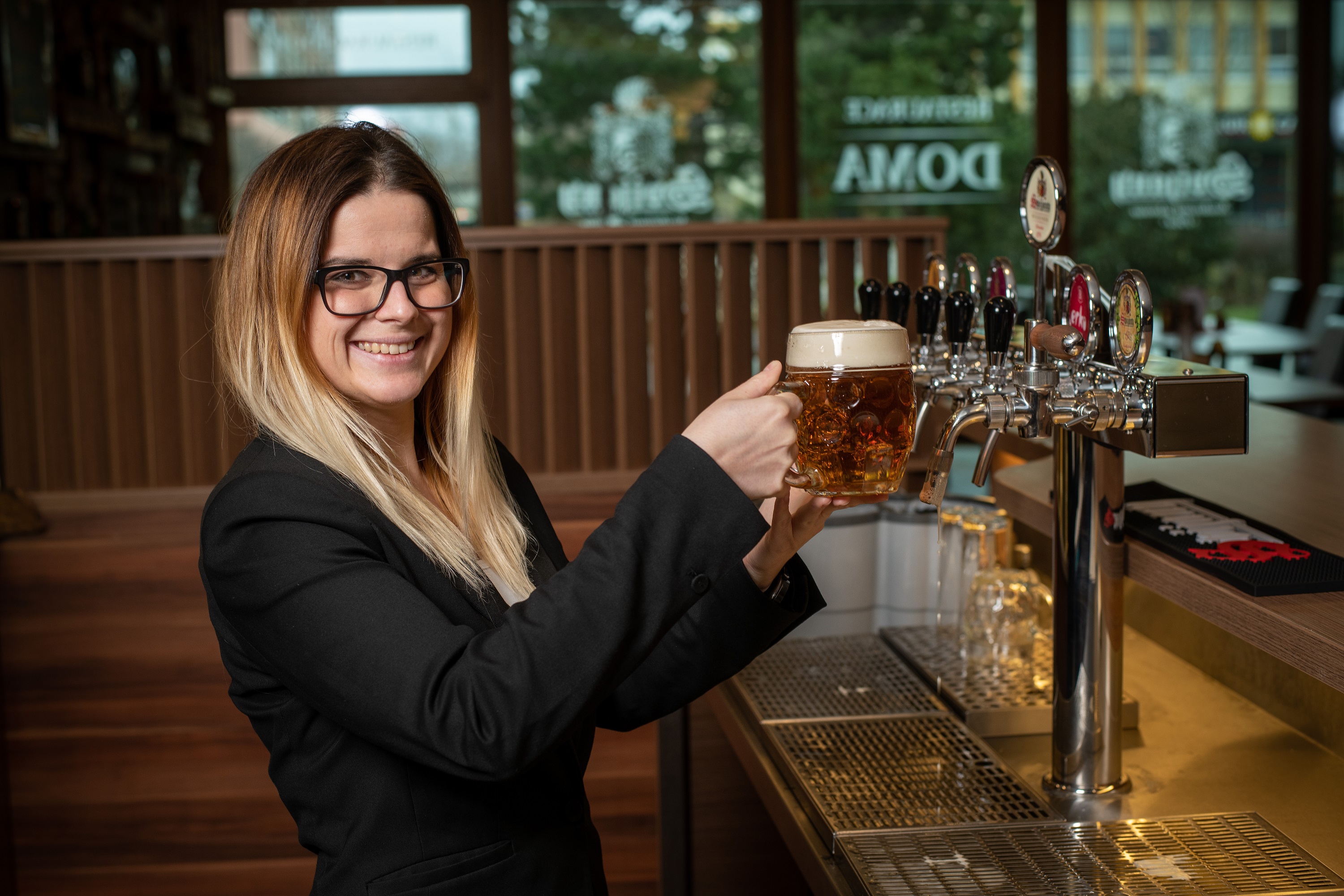 Klára Habrová Když se člověk o pivo dobře stará a správně ho načepuje, tak je stejně dobré, jako když jsme je ve Svijanech uvařili.